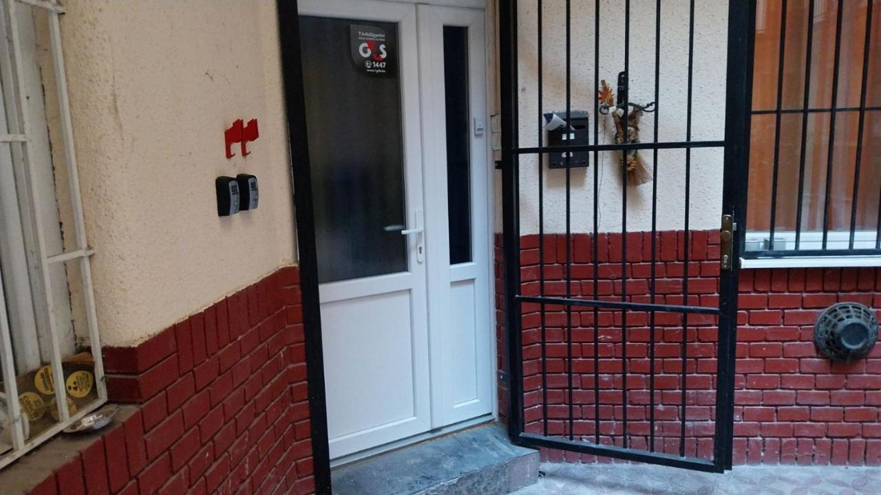 בודפשט Yellow Blue Apartment מראה חיצוני תמונה